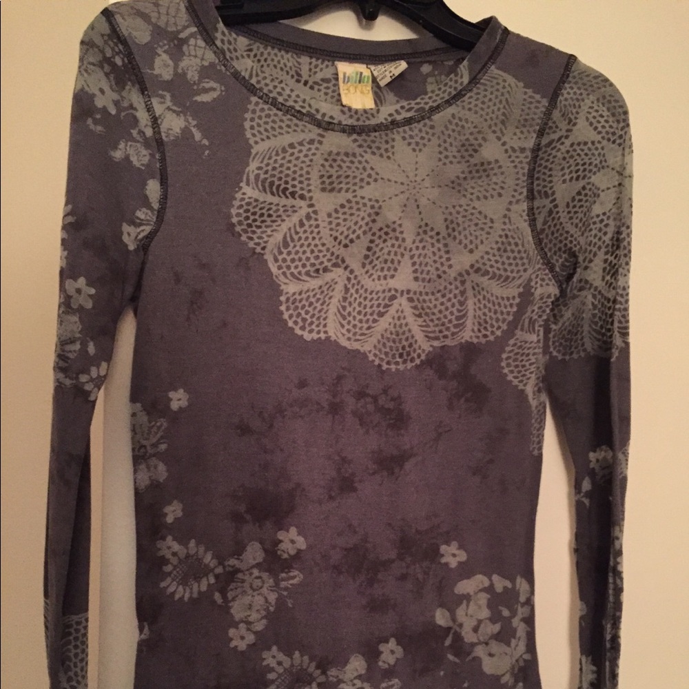 Long sleeve tee shirt